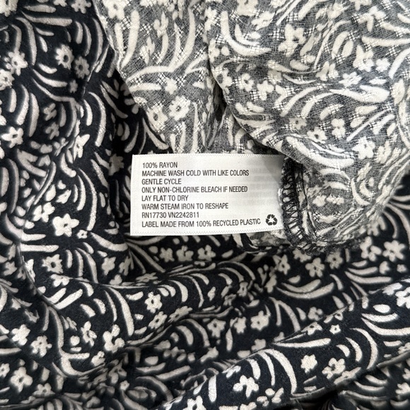 Universal Thread Floral Top - Picture 4 of 4